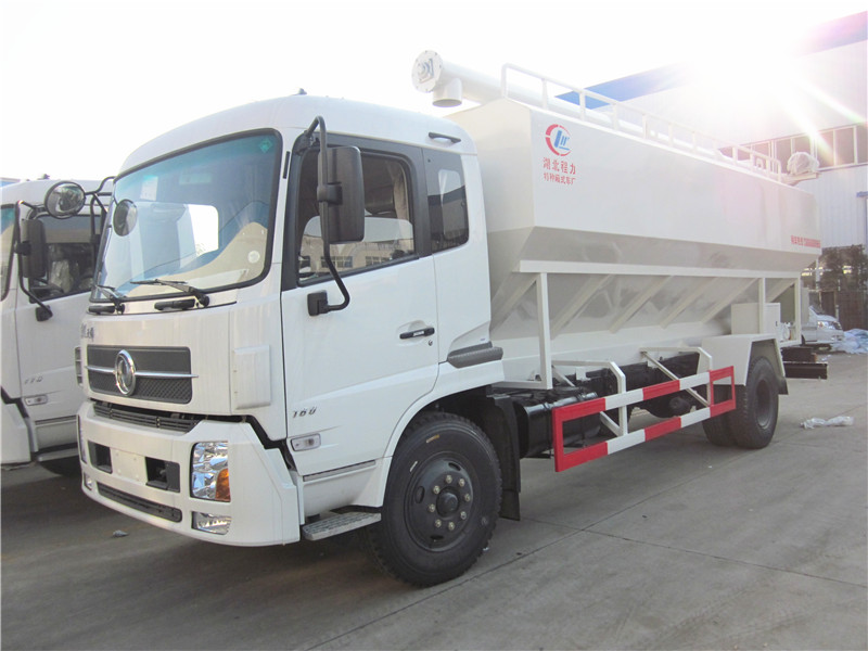 散裝<a href=http://www.esibas.com.cn/siliaoche/ target=_blank class=infotextkey>飼料車</a>圖片展示