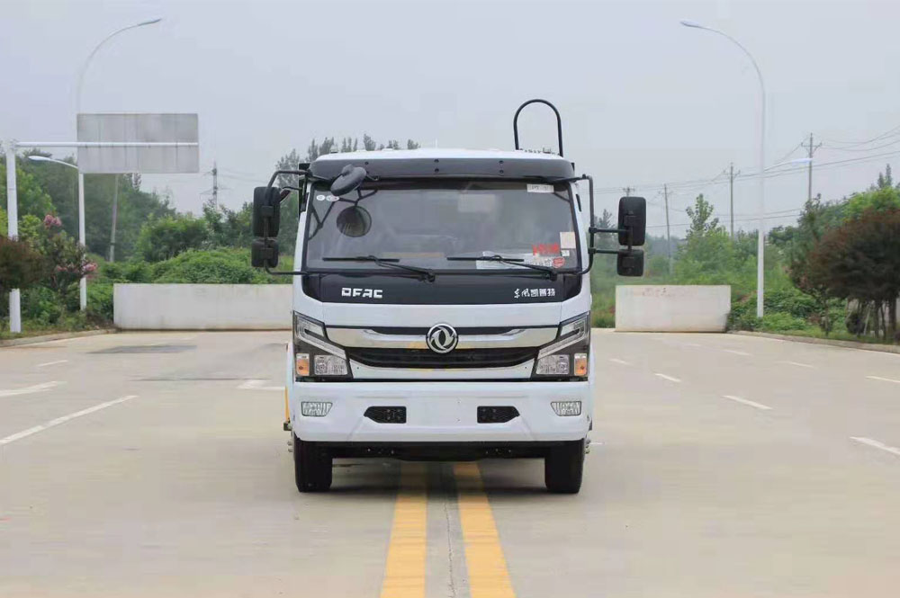 新款國(guó)六8方多利卡壓縮式垃圾車上市圖片3