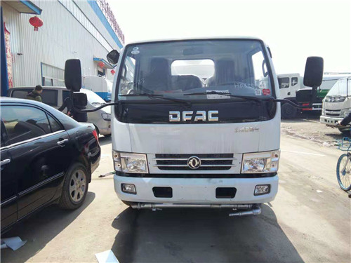 東風(fēng)藍牌灑水車右傾45度角圖片1.jpg