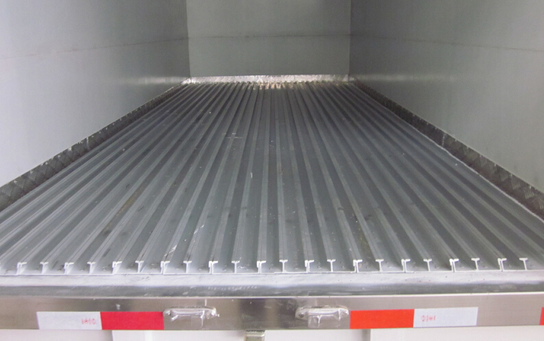 <a href=http://www.esibas.com.cn/lcc/ target=_blank class=infotextkey>冷藏車</a>通風(fēng)槽,冷藏車地板通風(fēng)槽圖片