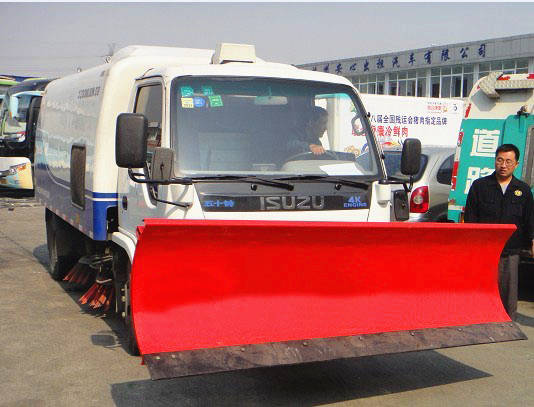 五十鈴鏟雪<a href=http://www.esibas.com.cn/saoluche/ target=_blank class=infotextkey>掃路車</a>