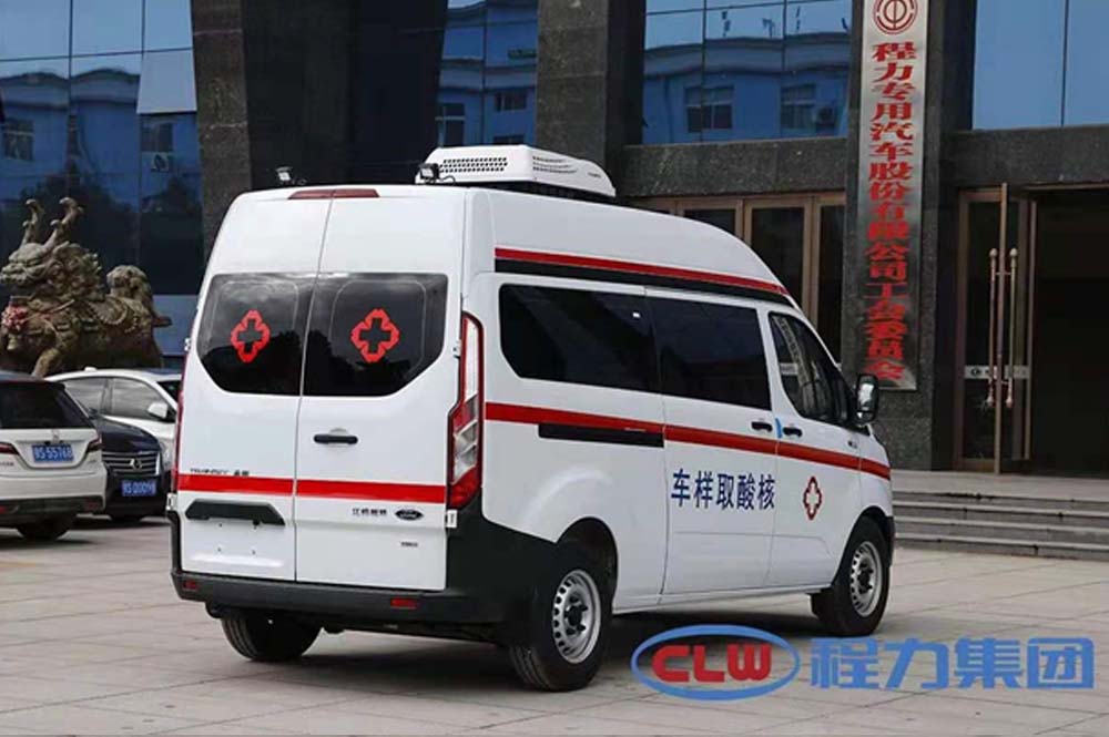 福特全順V362核酸取樣檢測(cè)車(chē)圖片4