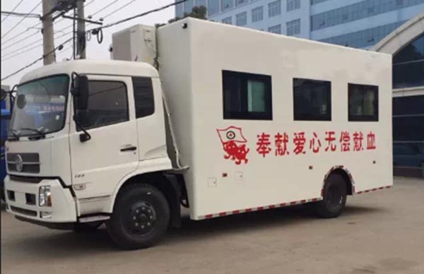 東風(fēng)天錦采血車(chē)體檢車(chē)移動(dòng)醫(yī)療車(chē)圖片3